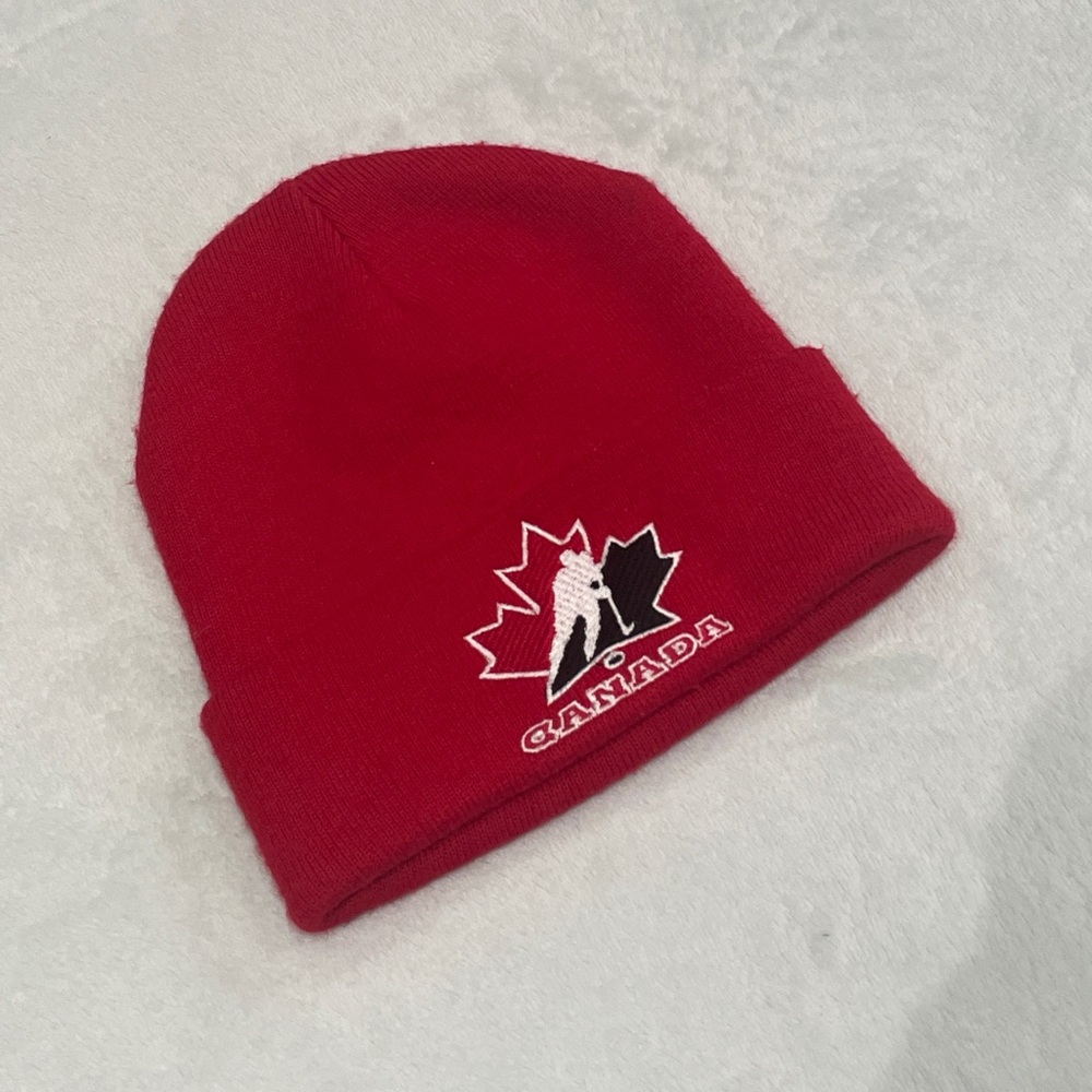 Red Team Canada hockey beanie - youth